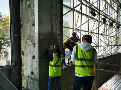 上海玻璃幕墻定期檢測評估報告費用與建筑工程質(zhì)量檢測及評估咨詢服務(wù)解析